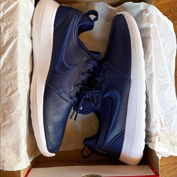 Nike Womens Roshe Blue leather Sneakers - Picture 6 of 6